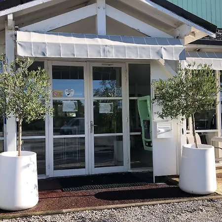 Le 81 كاسْتْرْ