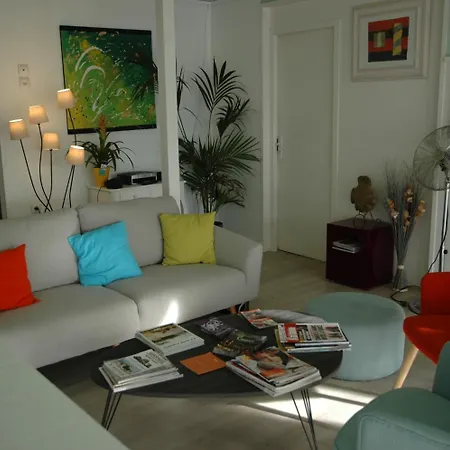 Le 81 كاسْتْرْ