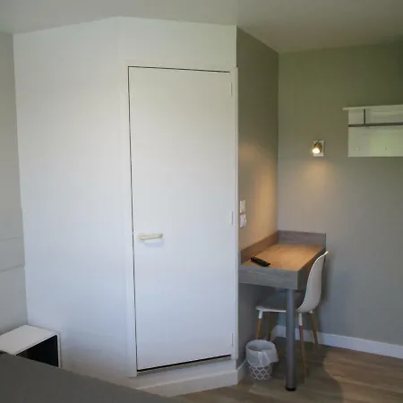 Le 81 Hotel