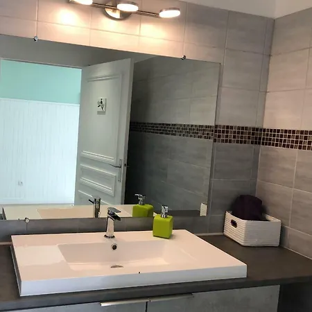Le 81 Hotel