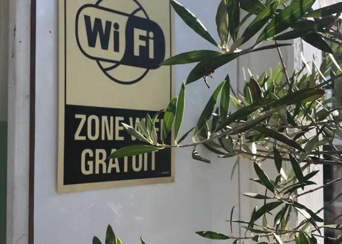 ホテル Le 81 カストル