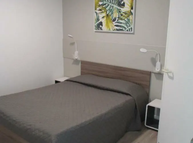 ホテル Le 81 カストル